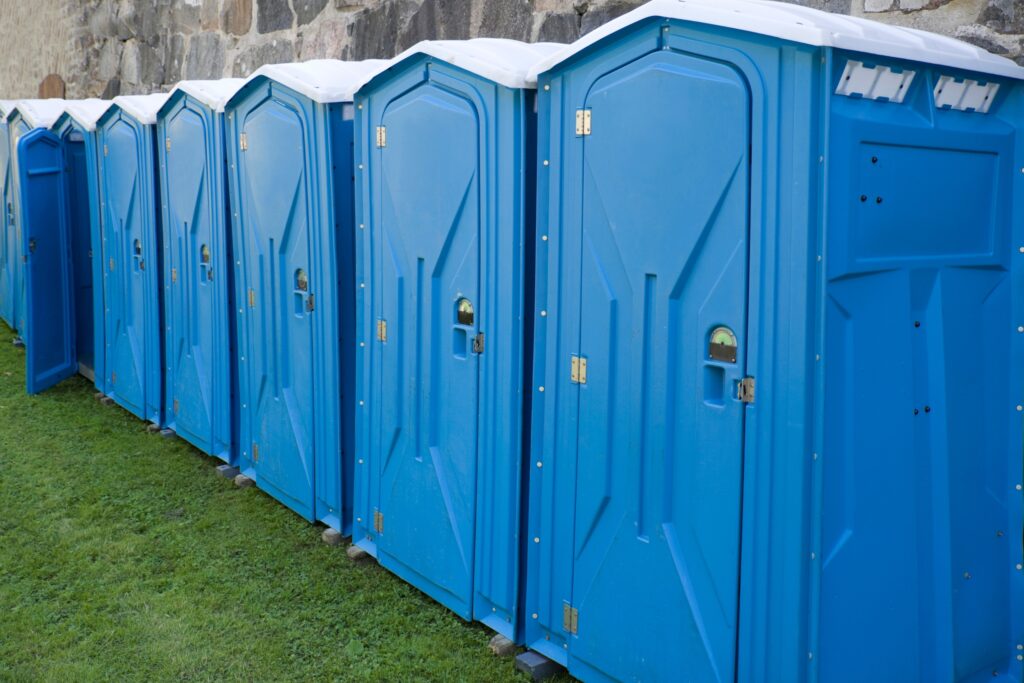 portable-restrooms-direct-site-services Multiple Portable Restroom Rentals on site